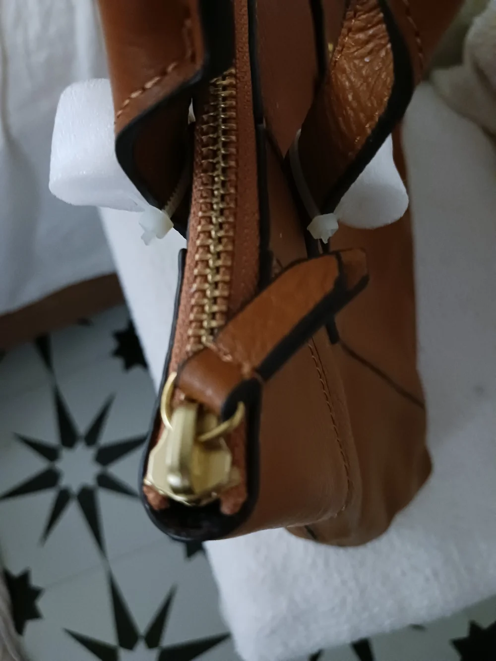 NWOT Lodis Tan Leather Tote Bag - Classic Women's Handbag